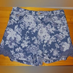 🩳Cps low rise skinny jean shorts floral w/ blue embroidery  juniors med